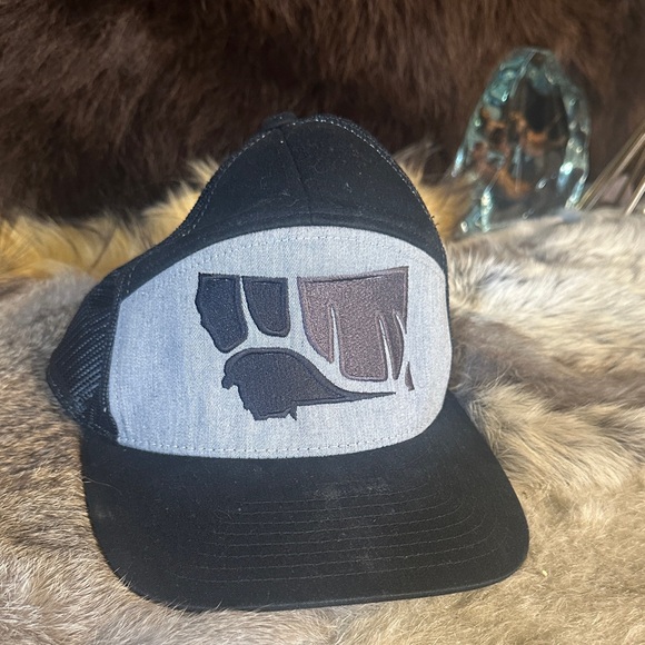 Black and Gray Trucker Hat OS (3537) - Picture 1 of 3